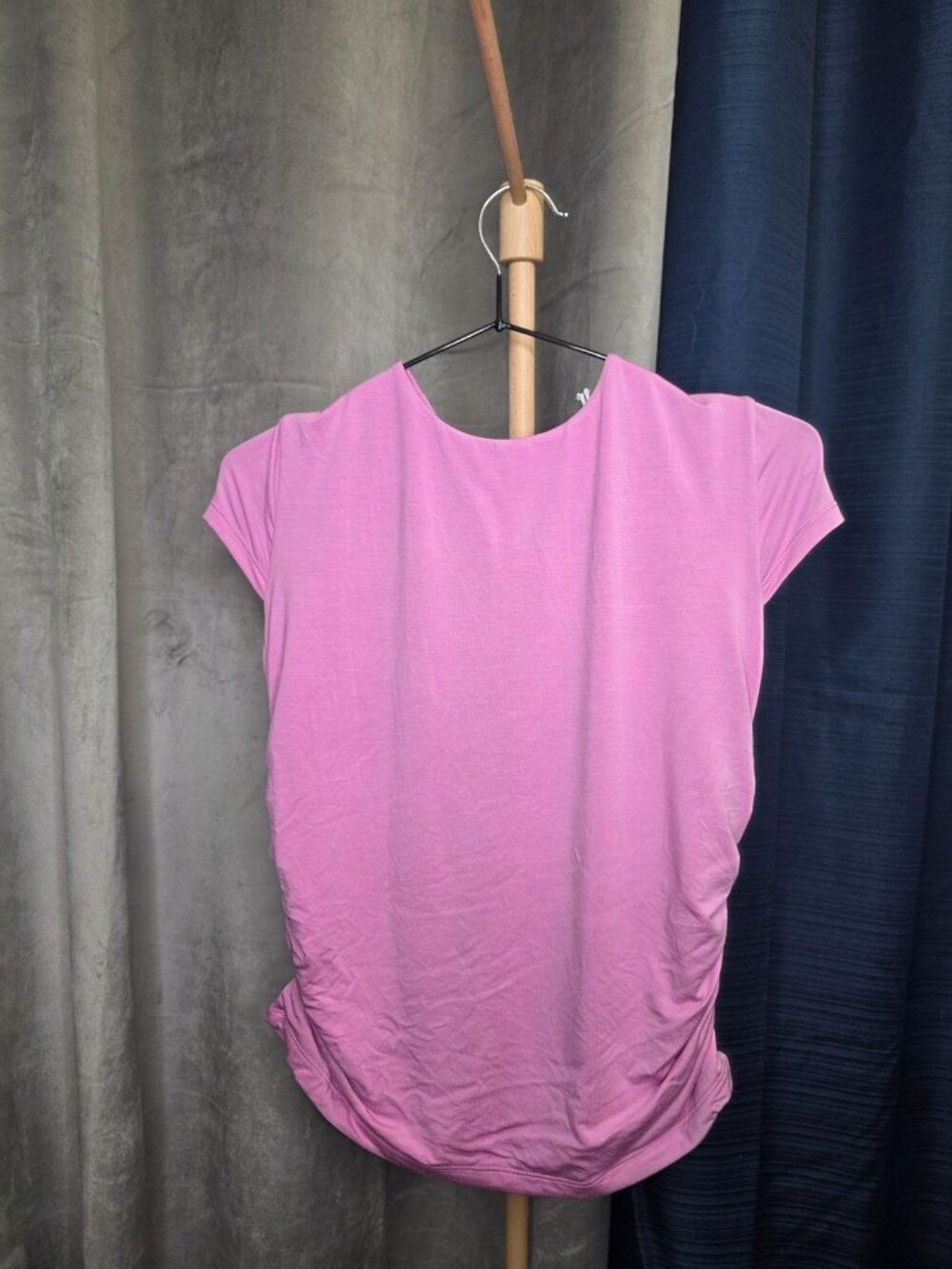 Blogilates Love Story Cap Sleeve Top Large Pink Ruched Bow Back NWT. WL497